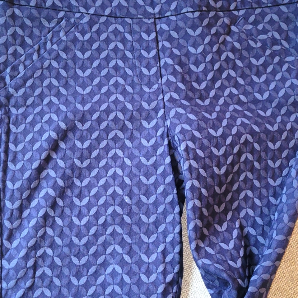 Cropped pull-on pants - Picture 2 of 3